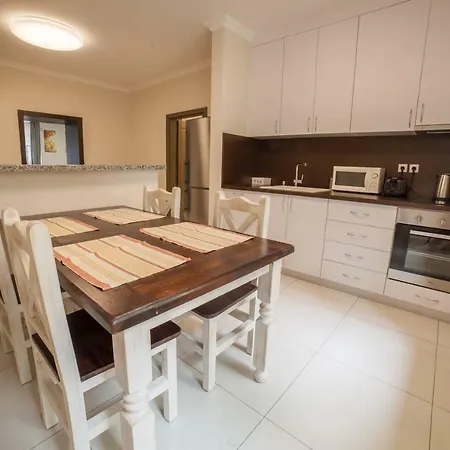 Spacious In Center Apartment *
